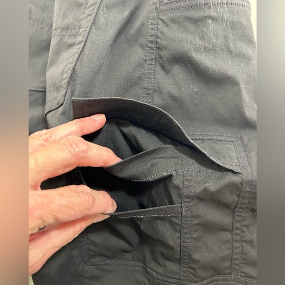 Carhartt Women's Straight Fit Force Madden Cargo Black Capris Size 18 - Picture 5 of 12